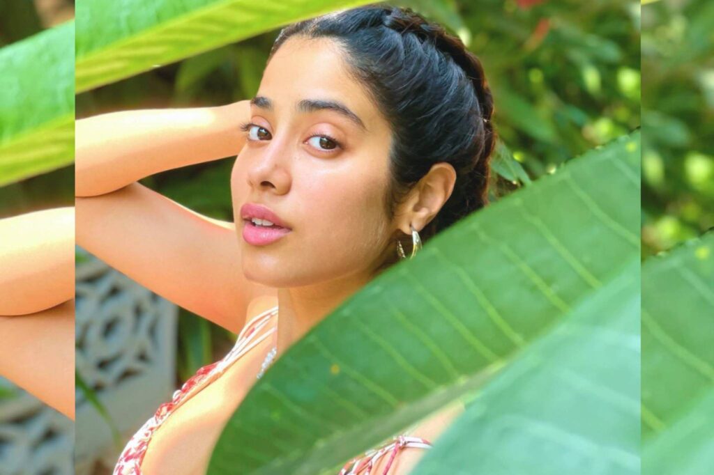 Janhvi Kapoor Beach Pics Hot