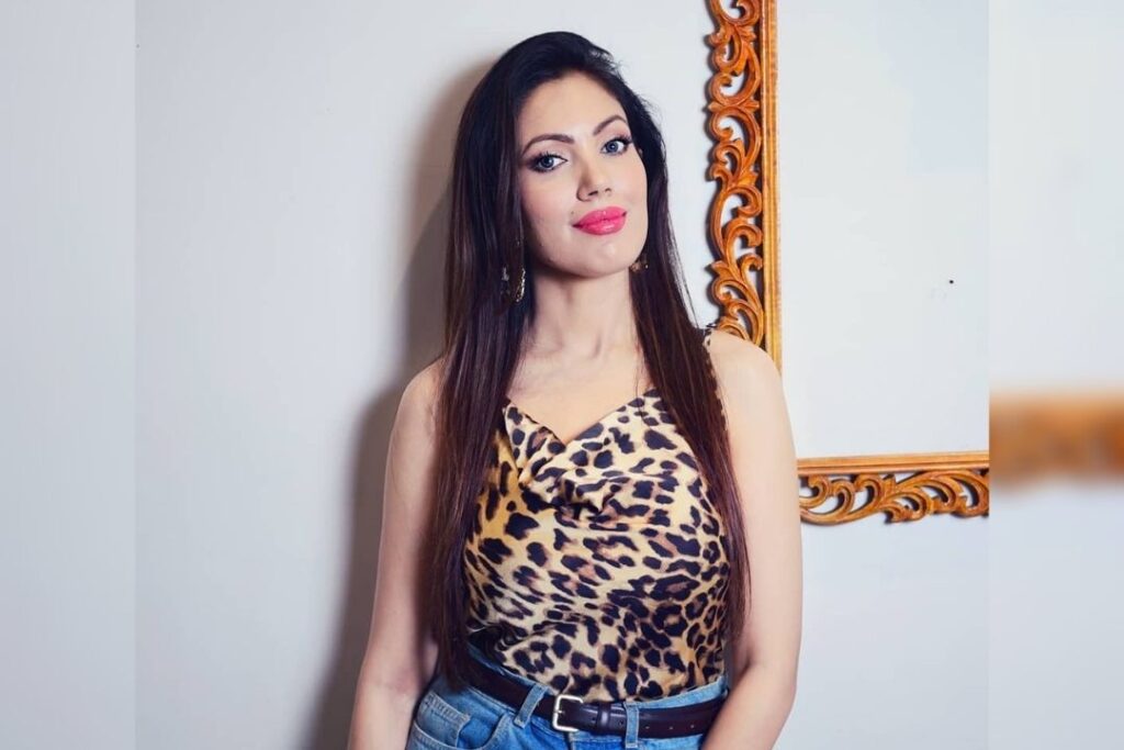 Munmun dutta looks stunning sexy