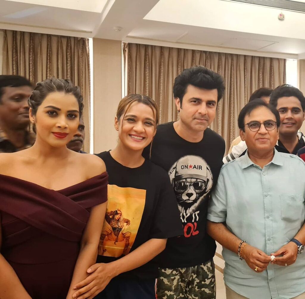 Aradhana Sharma with tmkoc cast and crew