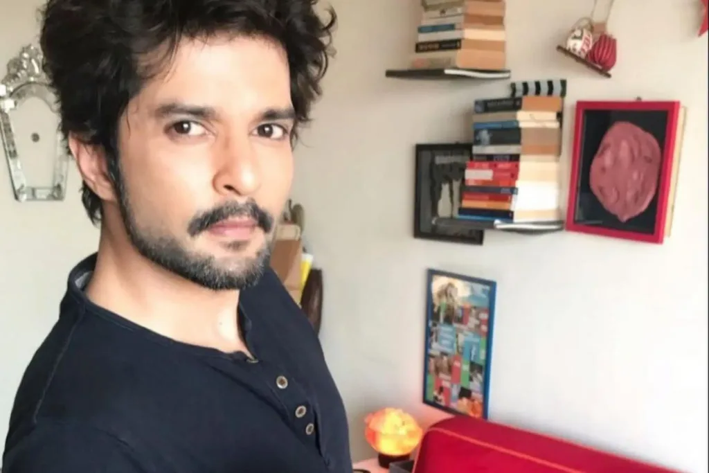 Bigg Boss OTT Contestant Raqesh Bapat Looking Handsome in latest selfie