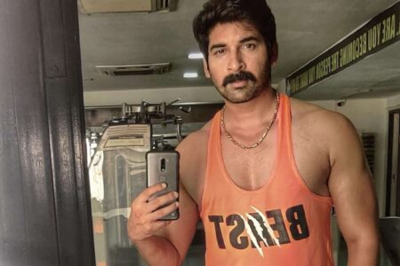 Bigg Boss Marathi 3 Evicted Contestant Akshay Waghmare looks hot in mirror selfie