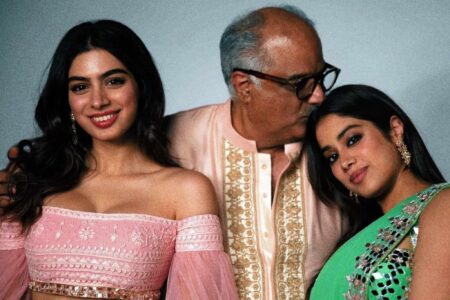 Janhvi Kapoor With Sister Khushi Kapoor and Boney Kapoor at Diwali 2021 celebration