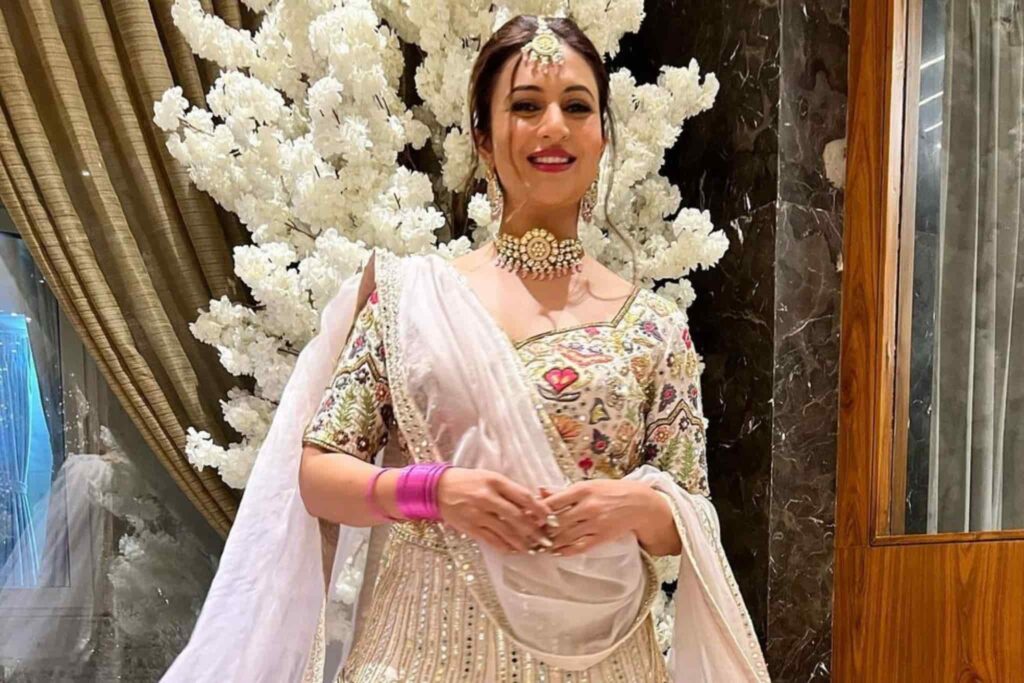 Divyanka Tripathi  in wedding lehenga