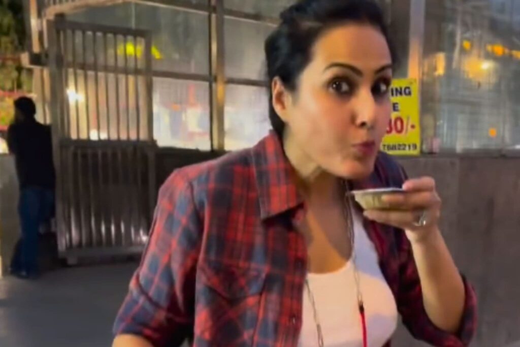 Kamya Punjabi at Pani Puri Stall